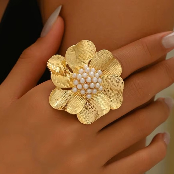 Anthropologie Flower Silver Pearl Adjustable Ring - Picture 5 of 8